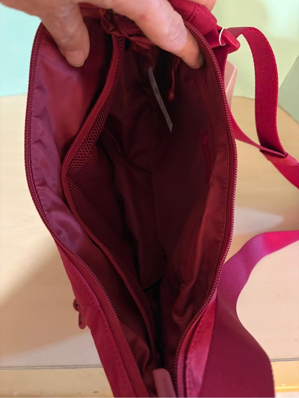 Lululemon Slouchy Sling Bag 6L Berry Rumble NWT $68 Crossbody - Picture 3 of 6